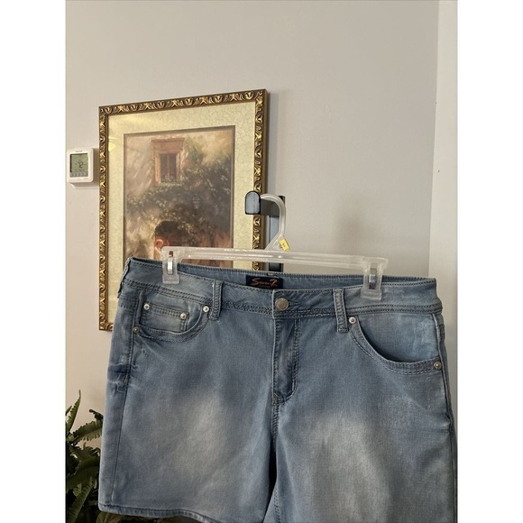 Authentic SEVEN 7 Women’s Shorts Size 14 Distressed Pocket Inseam 6” Mid-Rise - Picture 2 of 10